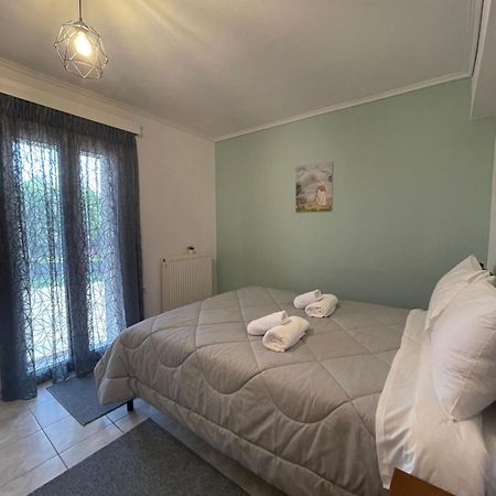 Flo'S Apartments Mesolóngion 外观 照片