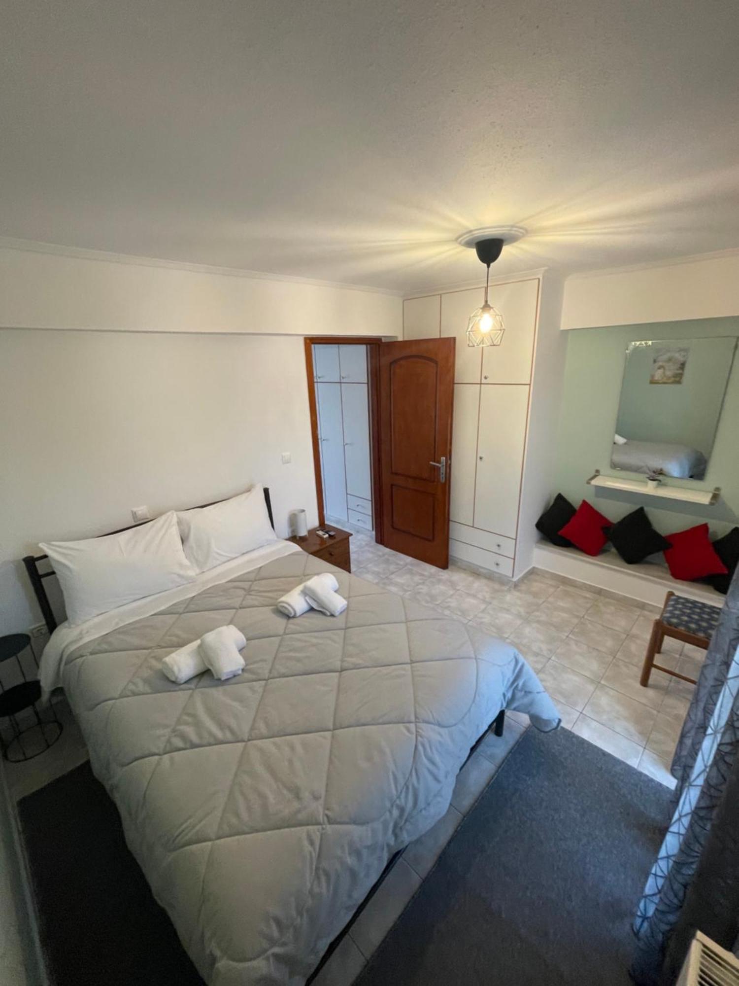 Flo'S Apartments Mesolóngion 外观 照片
