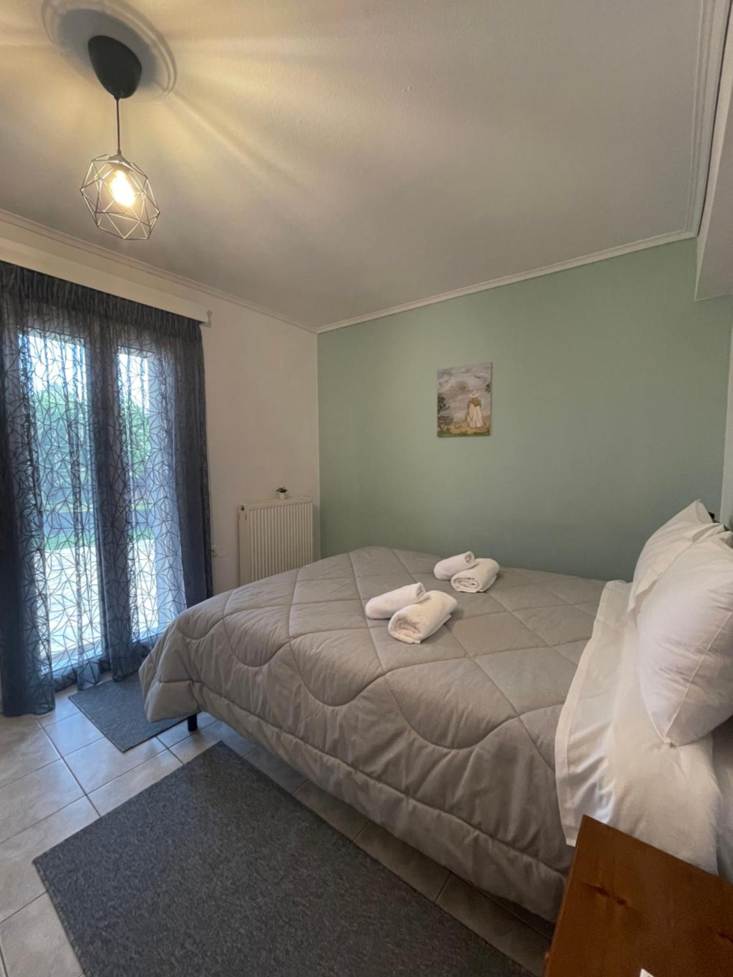 Flo'S Apartments Mesolóngion 外观 照片